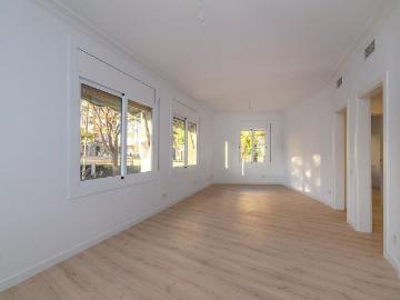 Piso en venta en calle De Sardenya, Barcelona, de 81 m² 3 habitaciones por 450.000