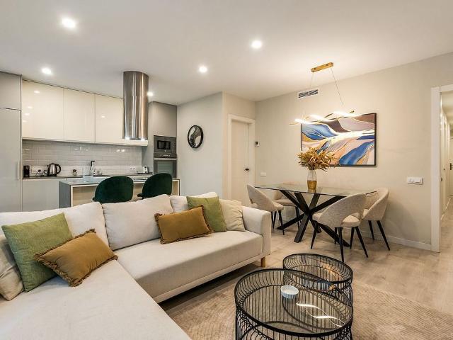 Piso en venta en calle De Sardenya, Barcelona, de 82 m² 3 habitaciones por 535.000