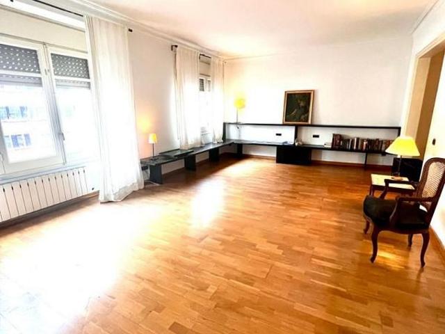 Piso en venta en calle De Sardenya, Barcelona, de 121 m² 4 habitaciones por 710.000