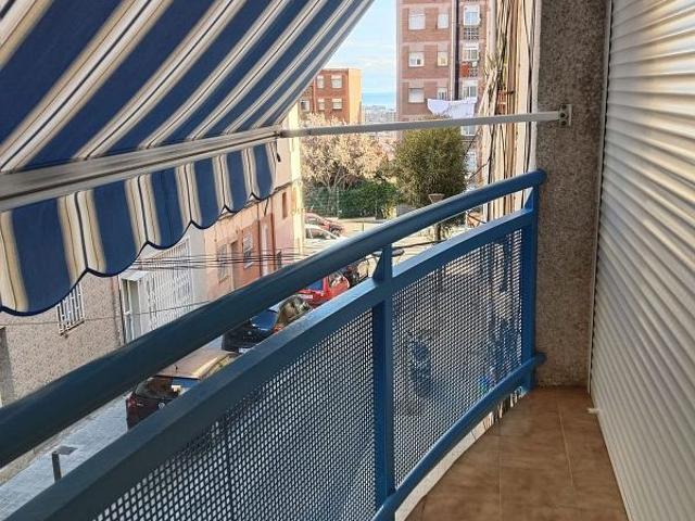 Piso en venta en calle De Saturn, Badalona, de 52 m² 2 habitaciones por 185.000