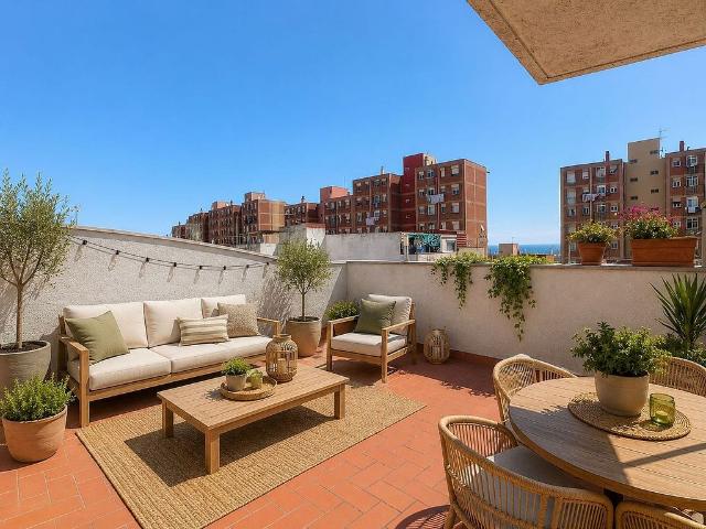 Piso en venta en calle De Saturn, Badalona, de 52 m² 2 habitaciones por 185.000