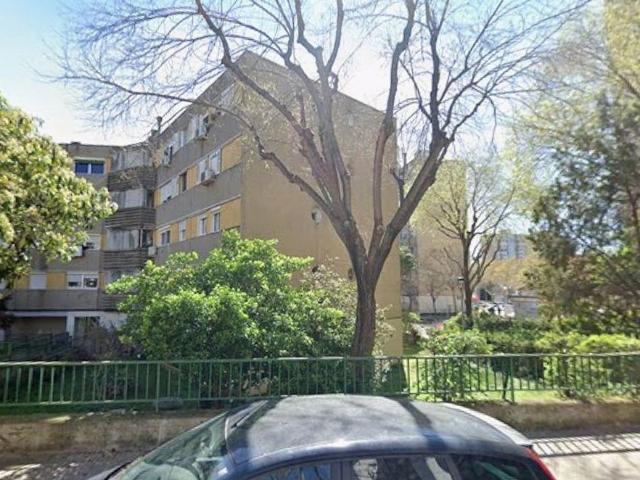Piso en venta en calle De Segòvia, Badia del Vallès, de 74 m² 3 habitaciones por 95.300