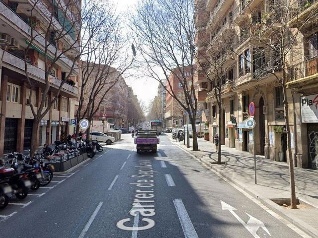 Piso en venta en calle De Sepúlveda, Barcelona, de 112 m² 4 habitaciones por 621.000