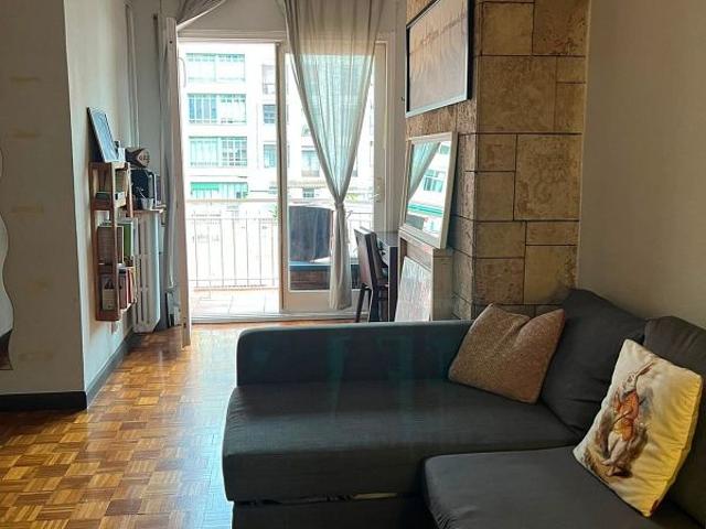 Piso en venta en calle De Sepúlveda, Barcelona, de 65 m² 3 habitaciones por 375.000