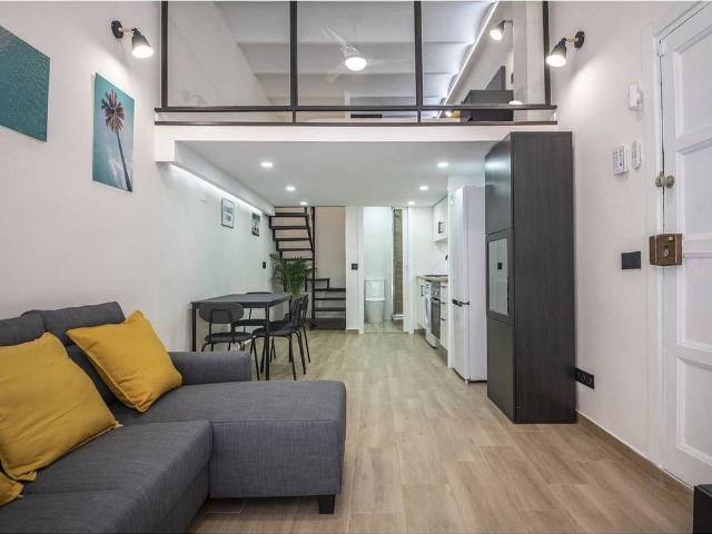 Piso en venta en calle De Sèrbia, Barcelona, de 60 m² 1 habitación por 149.000