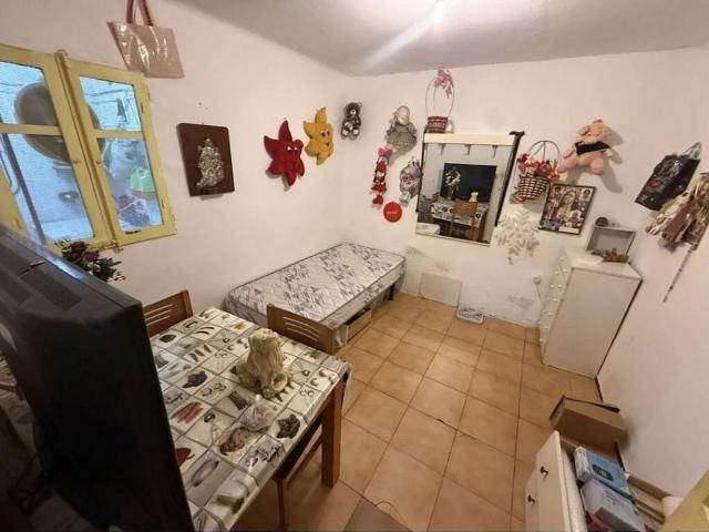 Piso en venta en calle De Sevilla, Badalona, de 63 m² 3 habitaciones por 191.000