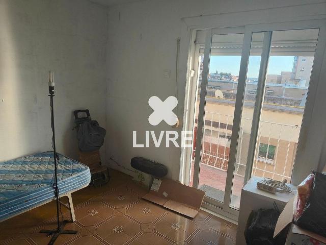 Piso en venta en calle De Sidó, Barcelona, de 68 m² 3 habitaciones por 265.000