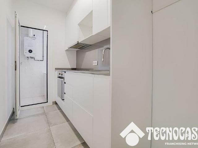 Piso en venta en calle De Solsona, Badalona, de 62 m² 3 habitaciones por 179.000