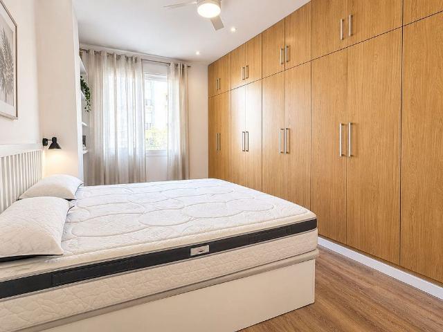Piso en venta en calle De Tamarit, Barcelona, de 65 m² 2 habitaciones por 369.000