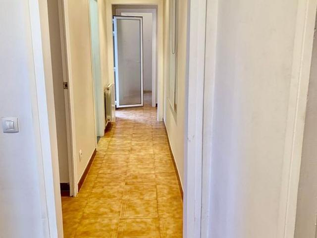 Piso en venta en calle De Tamarit, Barcelona, de 68 m² 3 habitaciones por 360.000