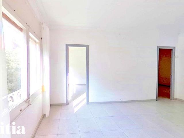 Piso en venta en calle De Tamarit, Barcelona, de 70 m² 3 habitaciones por 340.000