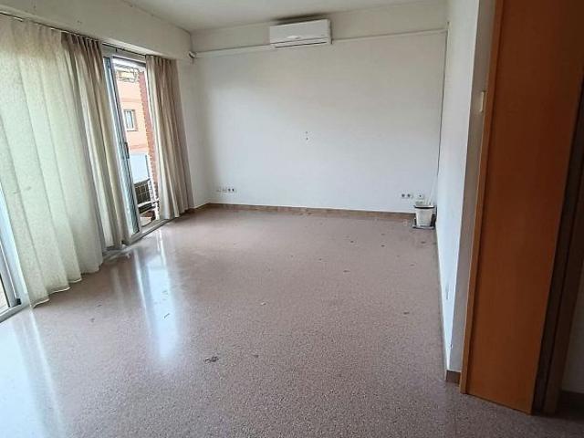 Piso en venta en calle De Tànger, Badalona, de 68 m² 2 habitaciones por 330.000