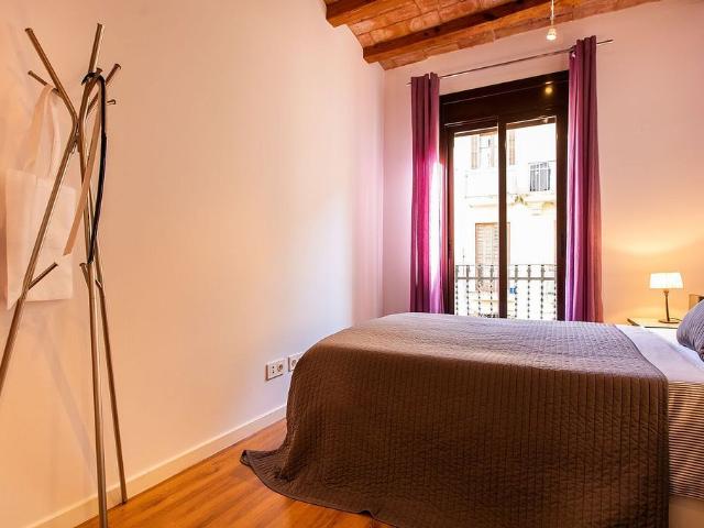 Piso en venta en calle De Tapioles, Barcelona, de 52 m² 2 habitaciones por 330.000