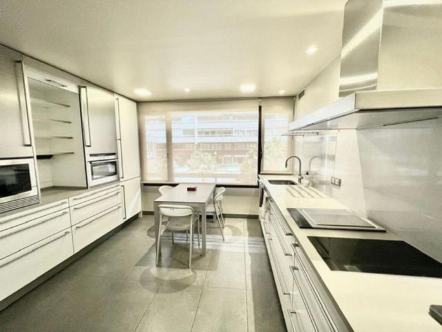 Piso en venta en calle De Tarragona, Barcelona, de 75 m² 2 habitaciones por 519.000