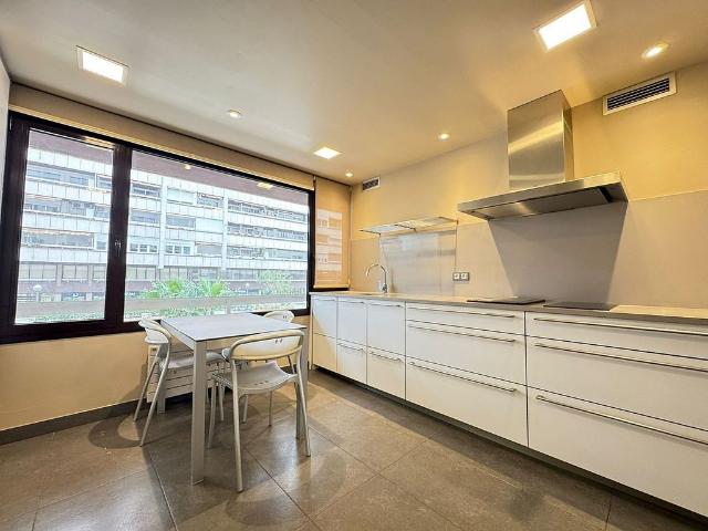 Piso en venta en calle De Tarragona, Barcelona, de 76 m² 2 habitaciones por 519.000