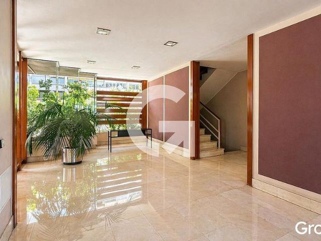 Piso en venta en calle De Tarragona, Barcelona, de 77 m² 2 habitaciones por 480.000