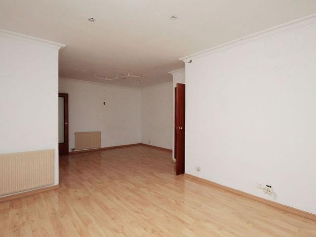 Piso en venta en calle De Tarragona, Rubí, de 105 m² 4 habitaciones por 167.300
