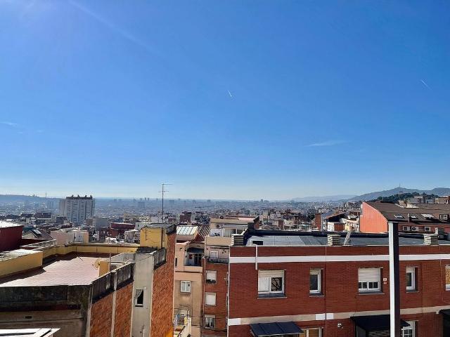Ático en venta en calle De Tenerife, Barcelona, de 50 m² 2 habitaciones por 390.000