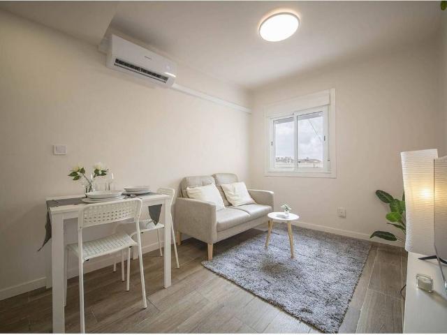 Piso en venta en calle De Tenerife, Barcelona, de 70 m² 3 habitaciones por 279.000