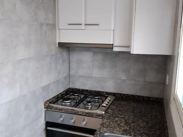 Piso en venta en calle De Teresa de Cofrents, Barcelona, de 50 m² 3 habitaciones por 235.000
