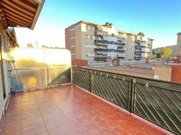 Piso en venta en calle De Tirana, Sabadell, de 87 m² 3 habitaciones por 279.900