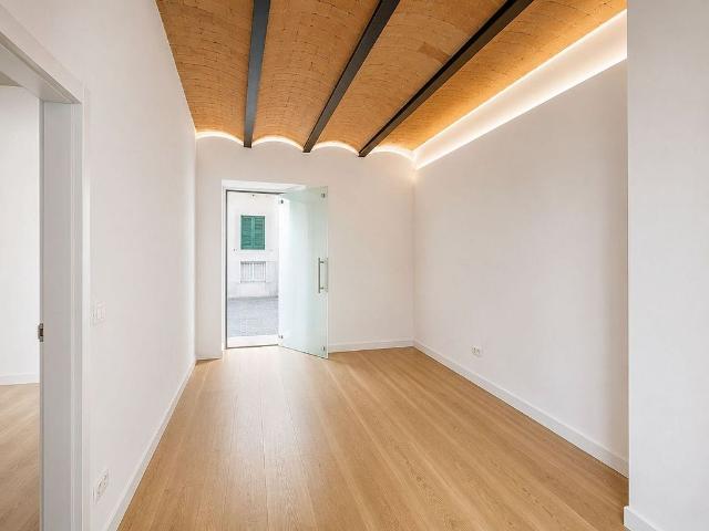 Piso en venta en calle De Topete, Barcelona, de 41 m² 2 habitaciones por 220.000