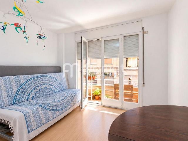 Piso en venta en calle De Torns, Barcelona, de 101 m² 4 habitaciones por 399.000