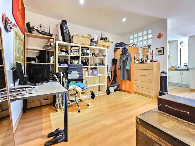 Piso en venta en calle De Tordera, Barcelona, de 37 m² 1 habitación por 248.900