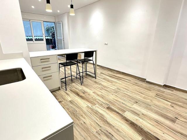 Piso en venta en calle De Tordera, Barcelona, de 66 m² 2 habitaciones por 429.000