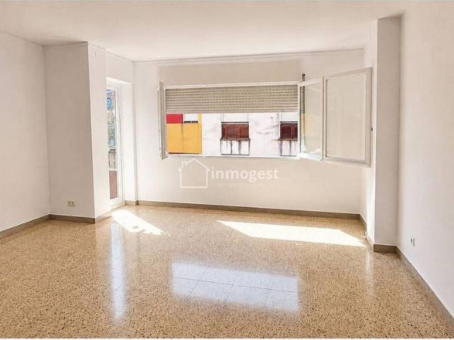 Piso en venta en calle De Torras i Bages, Salt, de 69 m² 3 habitaciones por 170.000