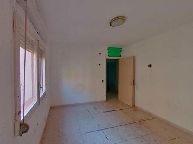 Piso en venta en calle De Torras i Bages, Salt, de 78 m² 4 habitaciones por 75.000
