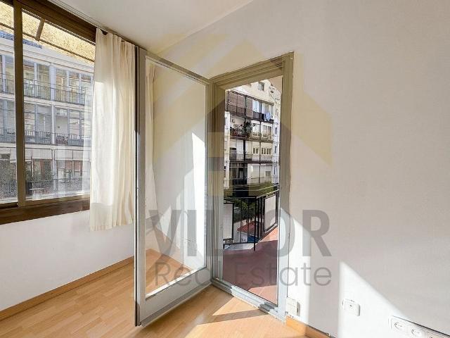 Piso en venta en calle De Trafalgar, Barcelona, de 103 m² 4 habitaciones por 630.000