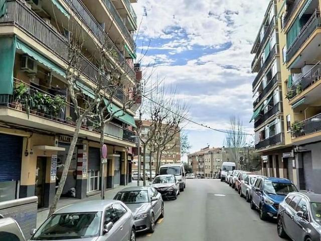 Piso en venta en calle De València, Mataró, de 79 m² 3 habitaciones por 85.000