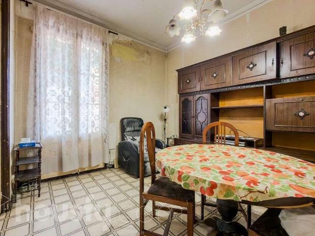 Piso en venta en calle De València, Barcelona, de 62 m² 4 habitaciones por 355.000