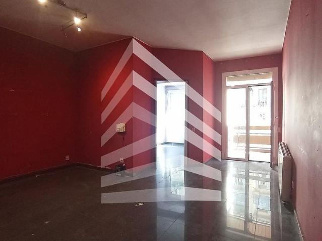Piso en venta en calle De València, Barcelona, de 73 m² 3 habitaciones por 445.050