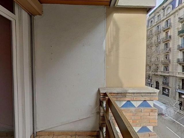 Piso en venta en calle De València, Barcelona, de 78 m² 3 habitaciones por 445.050