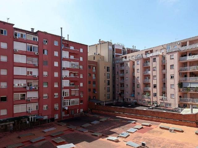 Piso en venta en calle De València, Barcelona, de 78 m² 3 habitaciones por 375.000