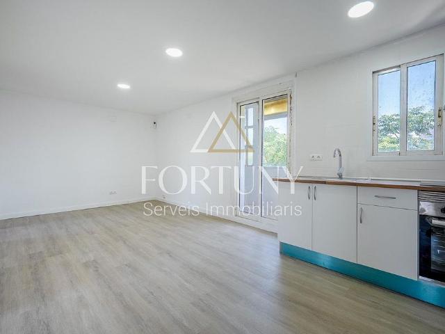 Piso en venta en calle De València, Reus, de 57 m² 3 habitaciones por 108.500