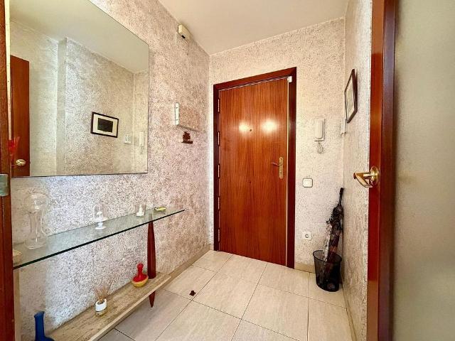 Piso en venta en calle De Valentí Almirall, Terrassa, de 110 m² 4 habitaciones por 268.000
