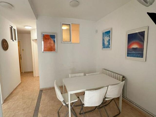 Piso en venta en calle De Vaquer, Hospitalet de Llobregat, L´, de 133 m² 9 habitaciones por 340.000