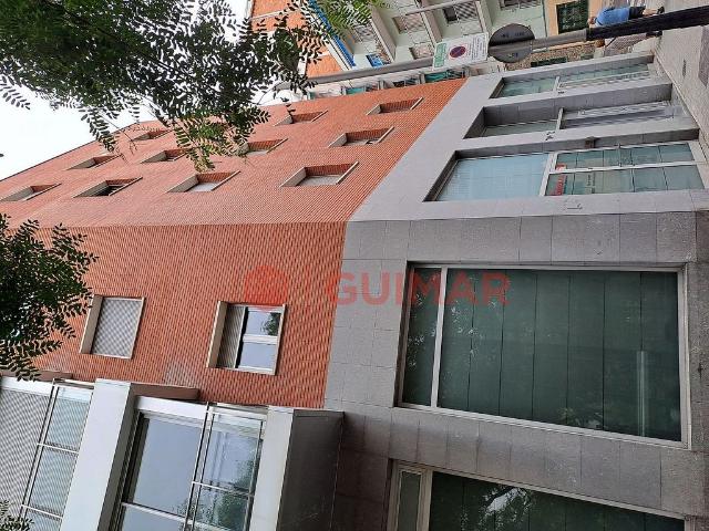 Piso en venta en calle De Varsòvia, Barcelona, de 129 m² 1 habitación por 544.000