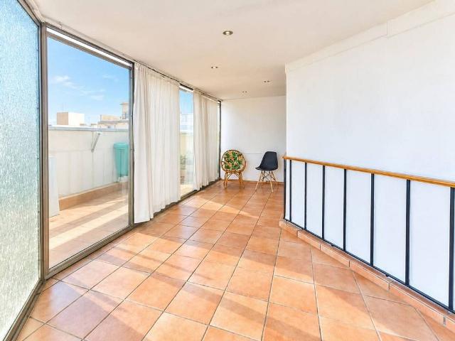 Piso en venta en calle De Varsòvia, Barcelona, de 130 m² 4 habitaciones por 550.000