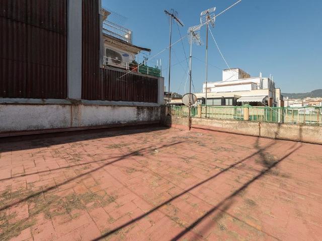 Piso en venta en calle De Vèlia, Barcelona, de 57 m² 2 habitaciones por 119.000