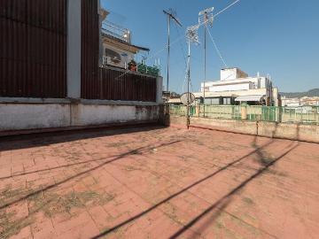 Piso en venta en calle De Vèlia, Barcelona, de 57 m² 2 habitaciones por 119.000