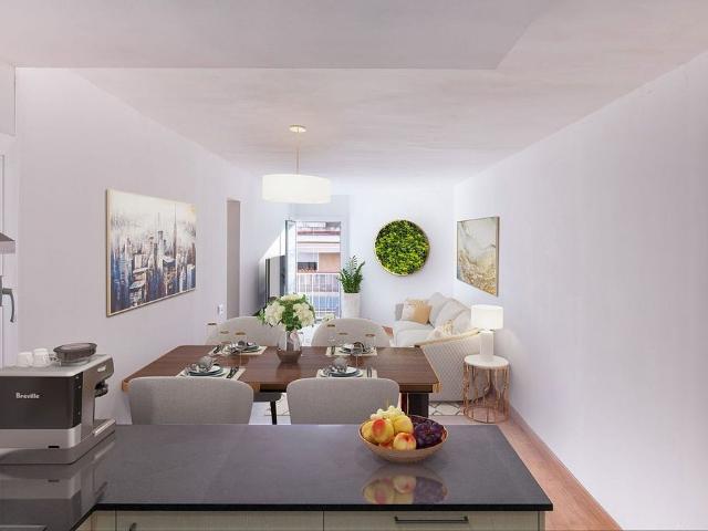Piso en venta en calle De Verdi, Barcelona, de 68 m² 2 habitaciones por 320.000