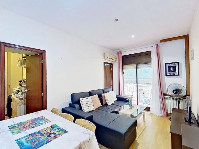 Piso en venta en calle De Vidiella, Barcelona, de 60 m² 3 habitaciones por 281.900