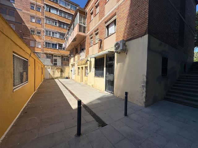 Piso en venta en calle De Viladecans, Sant Boi de Llobregat, de 50 m² 2 habitaciones por 70.000