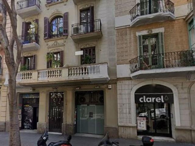 Piso en venta en calle De Viladomat, Barcelona, de 105 m² 3 habitaciones por 589.000