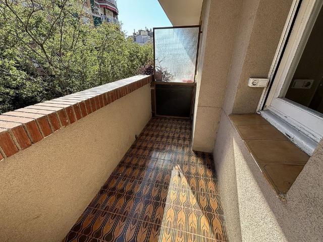 Piso en venta en calle De Viladomat, Barcelona, de 101 m² 4 habitaciones por 460.000