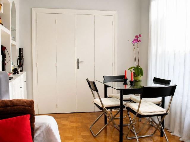 Piso en venta en calle De Viladomat, Barcelona, de 49 m² 1 habitación por 349.000